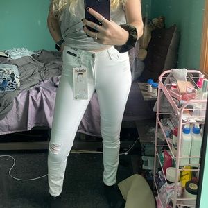 White Skinny Jeans/Jegging size 5 fits like a 2